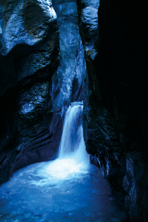 Wasserfall in Schlucht